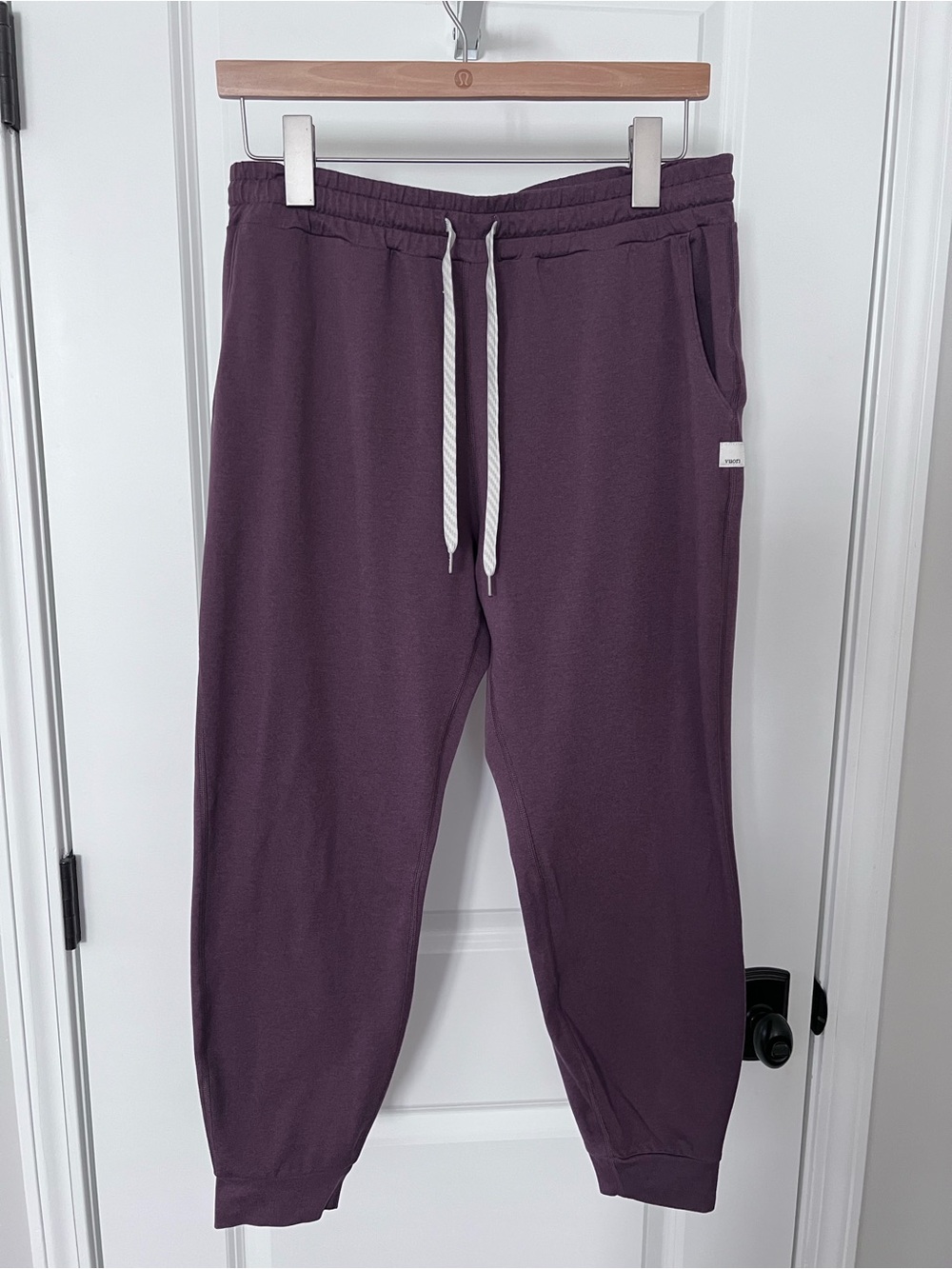 Vuori Women’s Brown Jogger Pants Size Medium EUC